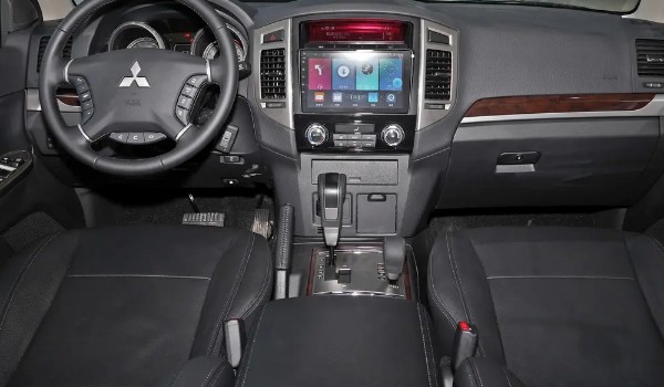 帕杰羅變速箱油多久更換 每4萬(wàn)公里換一次(避免混用)