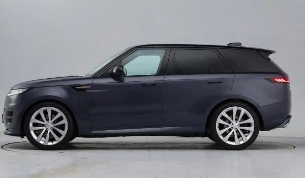 攬勝運動版和卡宴哪個好 卡宴動力更強(攬勝運動版配置豐富)