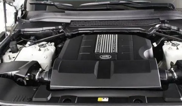 路虎攬勝運(yùn)動版怎么樣 油耗實(shí)測13.5L(馬力可達(dá)400匹)