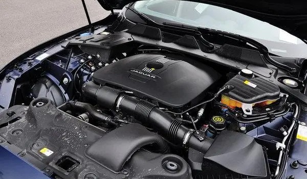 捷豹xel怎么樣值得買嗎 油耗實測10L(馬力可達250匹)