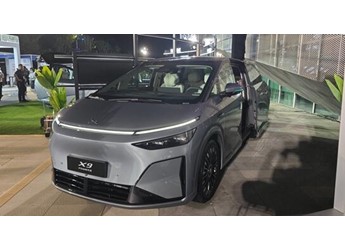 全球續(xù)航最長大七座 小鵬X9增程混動(dòng)預(yù)售：35萬起 封面圖