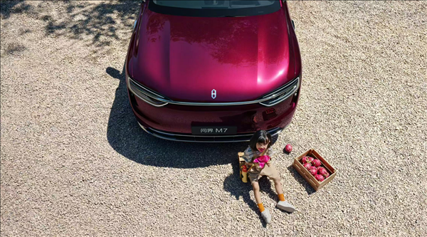 一年狂賣近20萬輛斬獲新勢力車型銷冠！全新問界M7亮相：9月上市