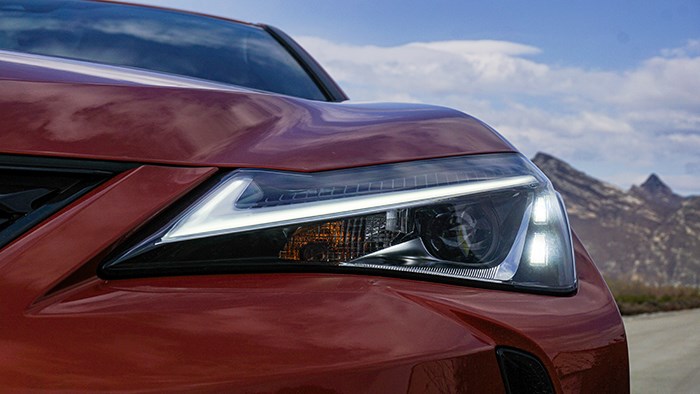 換個(gè)角度的選擇 雷克薩斯UX300e評(píng)測(cè)