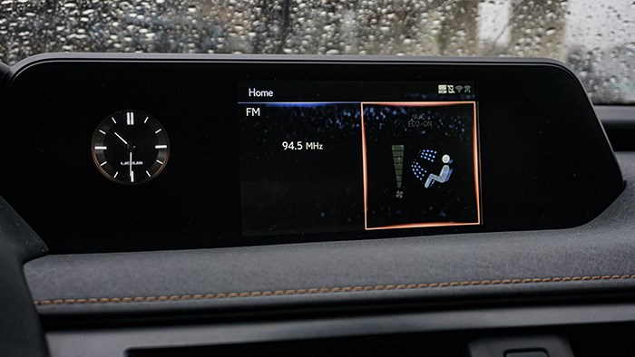 換個(gè)角度的選擇 雷克薩斯UX300e評(píng)測(cè)