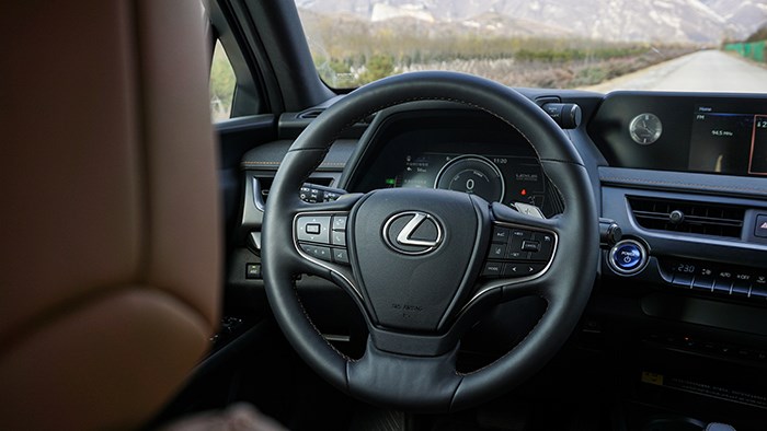 換個(gè)角度的選擇 雷克薩斯UX300e評(píng)測(cè)