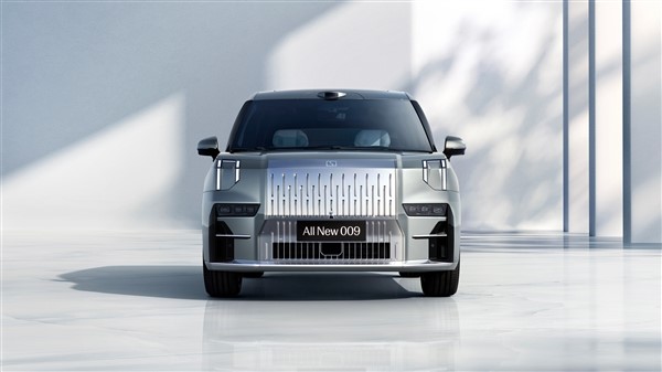 把埃爾法價(jià)格打下來(lái) 全新極氪009上市定檔：1336項(xiàng)零部件全面升級(jí)