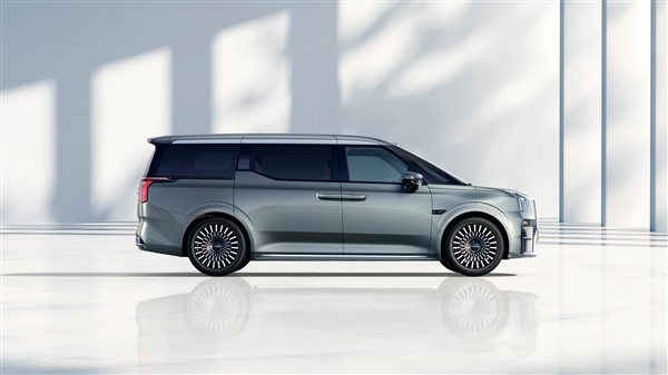 把埃爾法價(jià)格打下來(lái) 全新極氪009上市定檔：1336項(xiàng)零部件全面升級(jí)