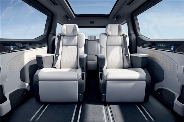 把埃爾法價(jià)格打下來(lái) 全新極氪009上市定檔：1336項(xiàng)零部件全面升級(jí)