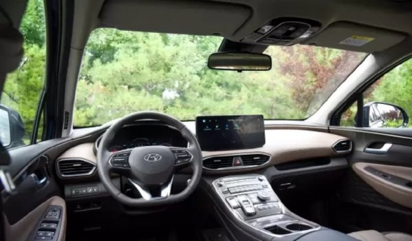 現(xiàn)代中型SUV新款勝達(dá)首發(fā)亮相 外觀、內(nèi)飾均有升級(jí)