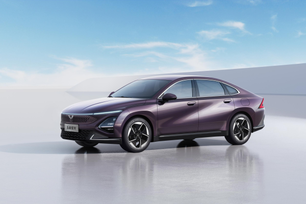 10萬價位四款混動家轎對比 比亞迪秦PLUS已經(jīng)不吃香了？