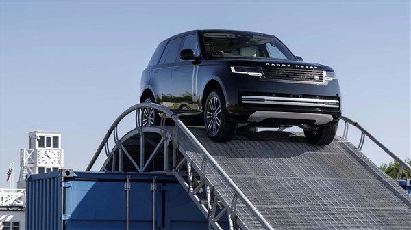 思路對(duì)了！純電路虎攬勝實(shí)車公布：和燃油版看不出什么區(qū)別