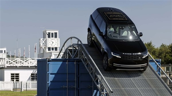 思路對(duì)了！純電路虎攬勝實(shí)車公布：和燃油版看不出什么區(qū)別