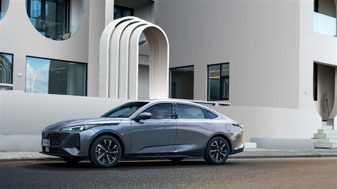 E:\長安圖片\【媒體資料夾】“經(jīng)典煥新，有你真好”長安汽車春季煥新發(fā)布會\產(chǎn)品圖片素材\第三代逸動\美圖\小圖\L1000404 拷貝.jpg