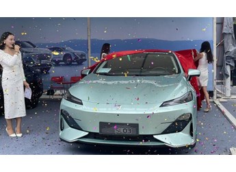 平度掀高潮 長安深藍SL03獲當?shù)叵M者認可 封面圖