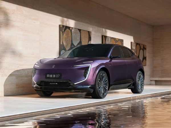 行業(yè)首個(gè)！阿維塔華為乾崑ADS 3.0智駕體驗(yàn)正式開放