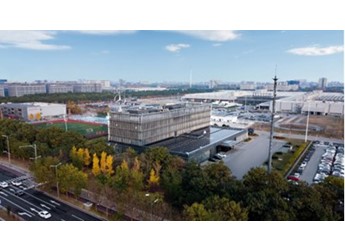 北京奔馳啟動零碳綜合創(chuàng)新示范項目，新質(zhì)賦能打通低碳轉(zhuǎn)型新通道 封面圖