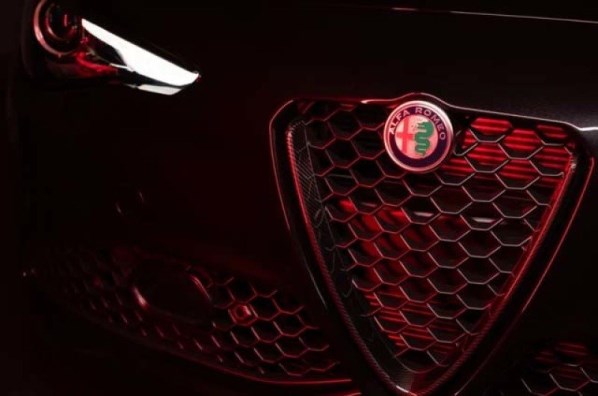 阿爾法·羅密歐發(fā)布多款特別版車型 全碳纖維內(nèi)飾太吸睛！