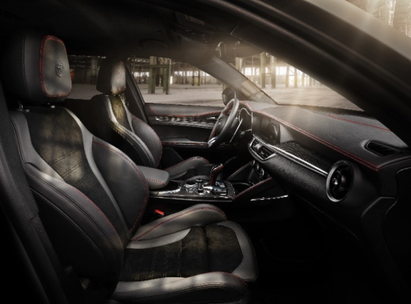 阿爾法·羅密歐發(fā)布多款特別版車型 全碳纖維內(nèi)飾太吸睛！