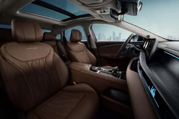 奇瑞艾瑞澤8新車型上市 升級(jí)驍龍8155芯片 售12.29萬(wàn)起