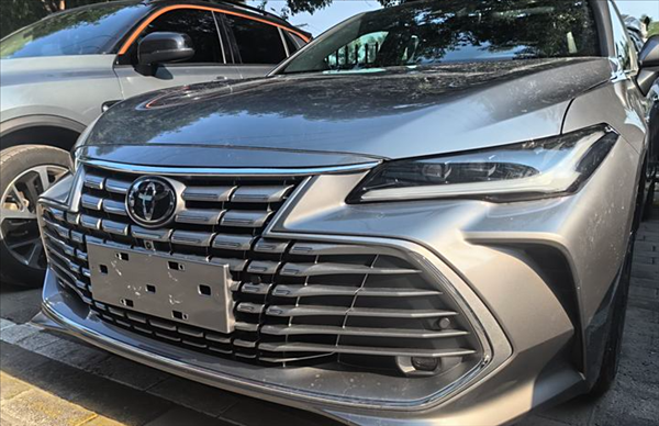 20萬級你會選嗎！新款豐田亞洲龍實(shí)車曝光：換裝大屏內(nèi)飾