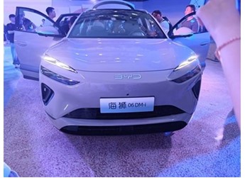 滿油滿電續(xù)航超1600km 比亞迪全新海獅06上市：13.98萬(wàn)起