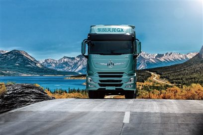 E:\2022年1月\秋季發(fā)布會(huì)\畫冊(cè) 片子\1031《東方風(fēng)起 科技躍遷》宣傳冊(cè)文圖打包\《東方風(fēng)起 科技躍遷》宣傳冊(cè)文圖打包\Part01.自主力量\1.6 東風(fēng)商用車：品牌向上正昂揚(yáng)\東風(fēng)天龍GX-1.jpg
