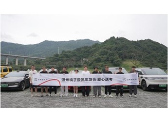 這一屆高考家長(zhǎng)送完孩子之后直接把車(chē)子改成了移動(dòng)休息室