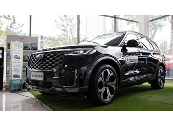 可家用可遠(yuǎn)足 全新福特探險(xiǎn)者購車手冊 封面圖