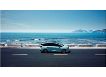 兼顧個性和家庭，風行游艇成為年輕大家庭的首選座駕 封面圖