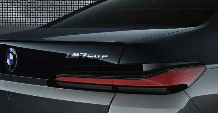 新款寶馬1系亮相，車(chē)尾徽章設(shè)計(jì)引熱議