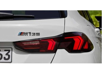 新款寶馬1系亮相，車尾徽章設(shè)計(jì)引熱議