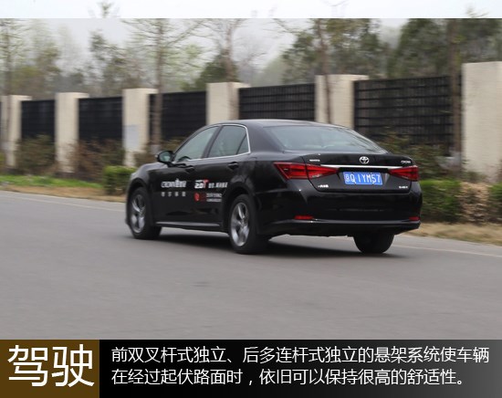 靜謐又從容 萬(wàn)車(chē)網(wǎng)試駕一汽豐田皇冠