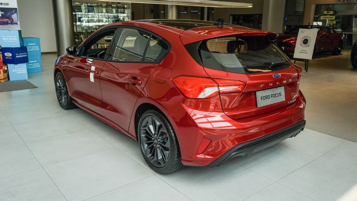 換回四缸全新面貌 萬車網(wǎng)實(shí)拍2022福特新款福克斯ST