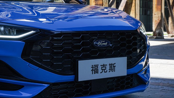 與風(fēng)為伴 試駕2022福特三廂福克斯ST-Line