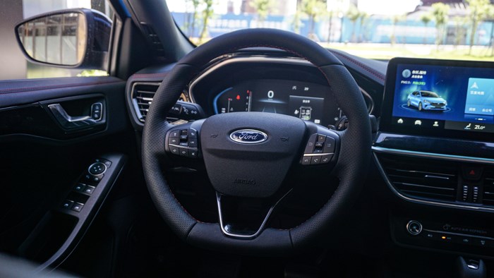 與風(fēng)為伴 試駕2022福特三廂?？怂筍T-Line