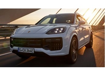 新保時(shí)捷卡宴Turbo E-Hybrid亮相 729馬力售價(jià)超百萬元