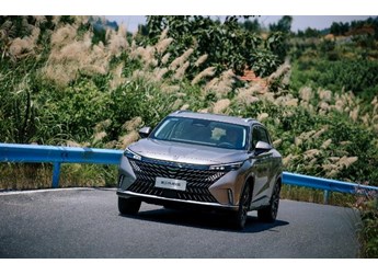 首款搭載NGP功能燃油車 全新第三代榮威RX5 NGP智駕版8月初上市發(fā)布