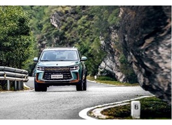 一車頂三車，風(fēng)行T5馬赫版告訴你什么叫“能裝” 封面圖