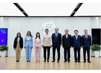 馬達加斯加總統(tǒng)拉喬利納一行參觀福田汽車 封面圖