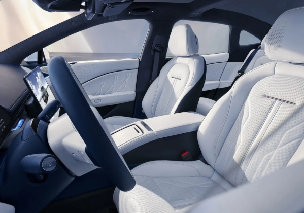 極氪007更多官圖發(fā)布 預(yù)售22.99萬起 明年1月1日交付