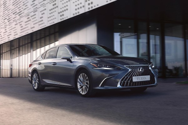 上半年燃油轎車(chē)保值率排名出爐 雷克薩斯ES堪稱(chēng)理財(cái)產(chǎn)品