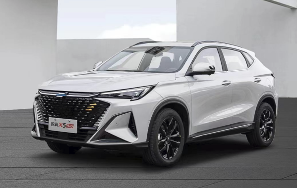 9.59萬起！長安歐尚X5 PLUS正式上市 搭載環(huán)抱三聯(lián)屏