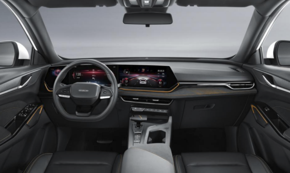 9.59萬起！長安歐尚X5 PLUS正式上市 搭載環(huán)抱三聯(lián)屏