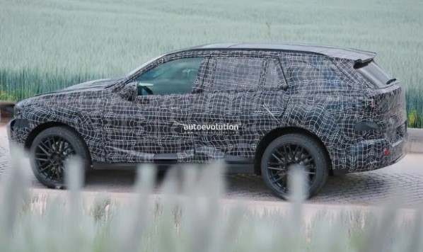 全新寶馬X5/iX5諜照首曝！外形取自概念車 門把手很特別