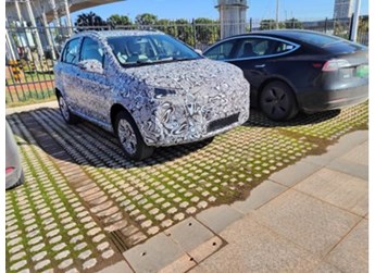 云度新車路試被網(wǎng)友曝光，或?qū)?biāo)比亞迪海豚？ 封面圖