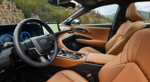 理想L7同級(jí)！皇冠Signia將于10月國(guó)內(nèi)上市：搭載2.5L插混動(dòng)力