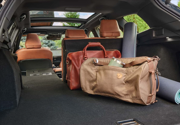 理想L7同級(jí)！皇冠Signia將于10月國(guó)內(nèi)上市：搭載2.5L插混動(dòng)力