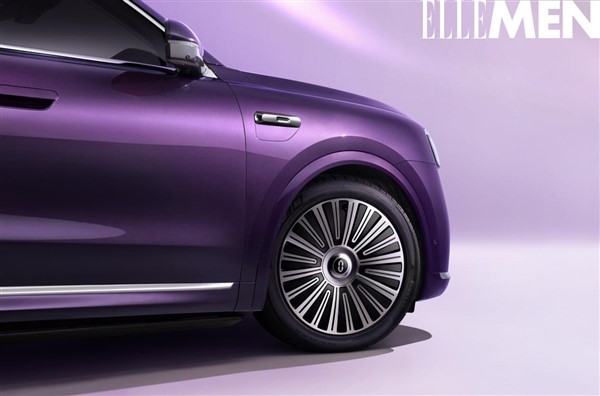 問界M8純電版新色夜紫官宣：納米級光影 微米級噴涂 毫米級AI檢測