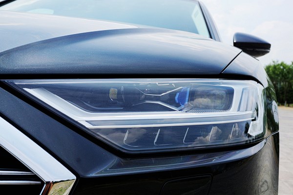 全副武裝的紳士 試駕2019款奧迪A8 