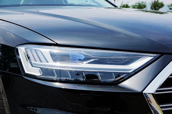 全副武裝的紳士 試駕2019款奧迪A8 